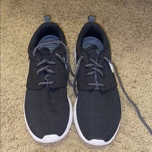 Nike Women Roshe One Sneaker